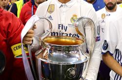 YABO-包含C罗回归赛场，挺进下一轮首场状态亮眼，FPX观众沸腾！的词条