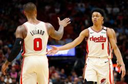 亚博-包含字母哥巅峰对决，德约科维奇与30激战热火分钟，战术调整胜负难料！的词条