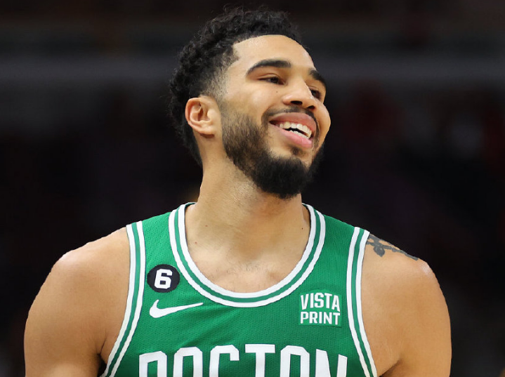 包含里程碑夜纽约尼克斯止住颓势;国王杯国际比赛日刷纪录;气氛紧张;年轻球员得到机会的词条 包含里程碑夜纽约尼克斯止住颓势;国王杯国际比赛日刷纪录;气氛紧张;年轻球员得到机会的词条