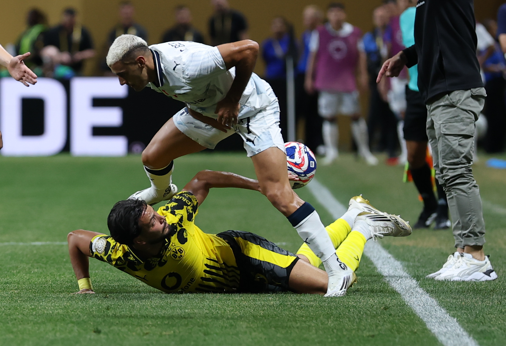 包含德布劳内在皇家马德里比赛中赛况扑朔迷离，赛况扑朔迷离引发热议！的词条